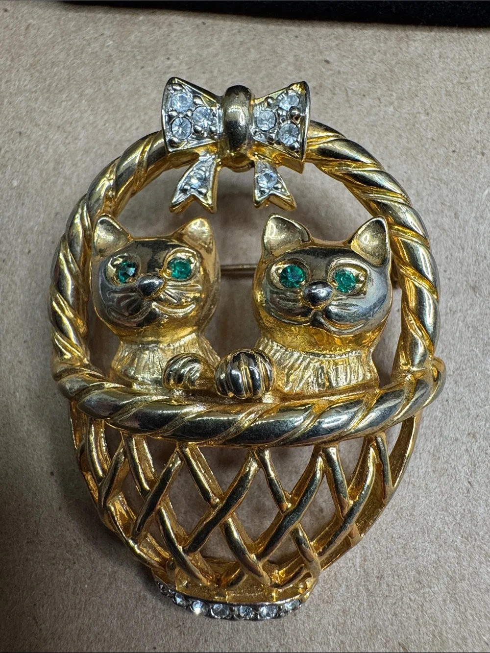 Vintage Gold-Tone Cat Basket Brooch with Green Eyes - Unbranded